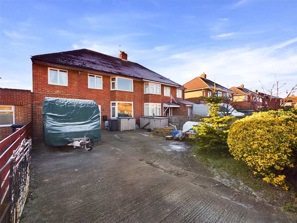 5 bed semidetached house for sale in Ennerdale Avenue, Longlevens