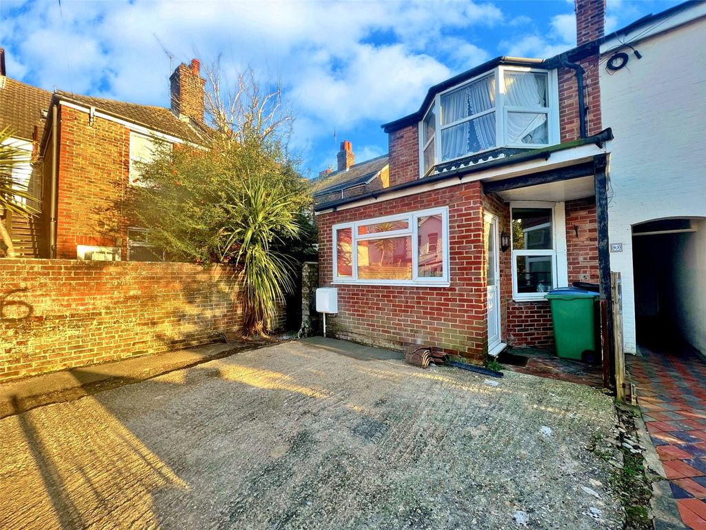 2 bed flat for sale in Ockley Road, Bognor Regis, West Sussex PO21, £