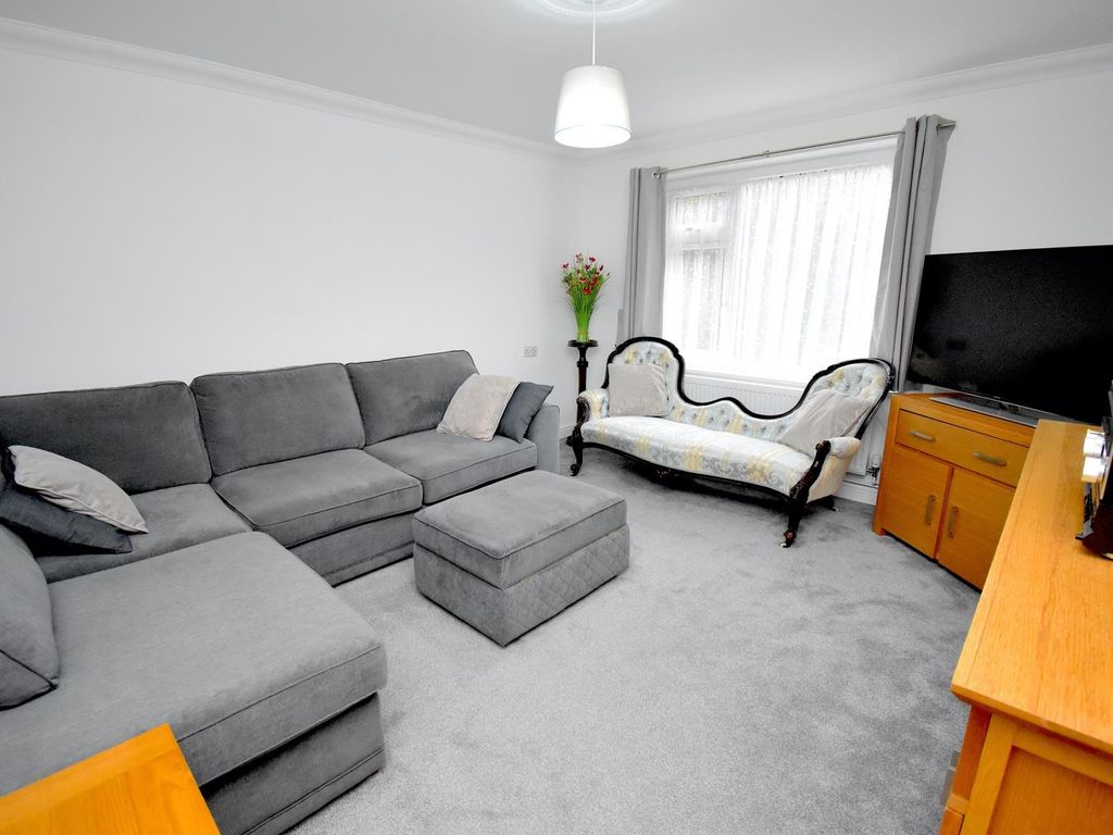 1 bed flat for sale in Siston Park, Kingswood, Bristol, 4Np. BS15, £