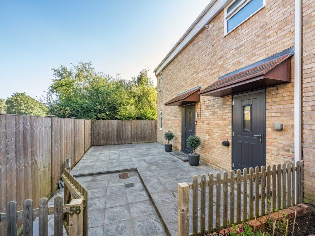 3 bed end terrace house for sale in Nutley, Bracknell RG12, £425,000