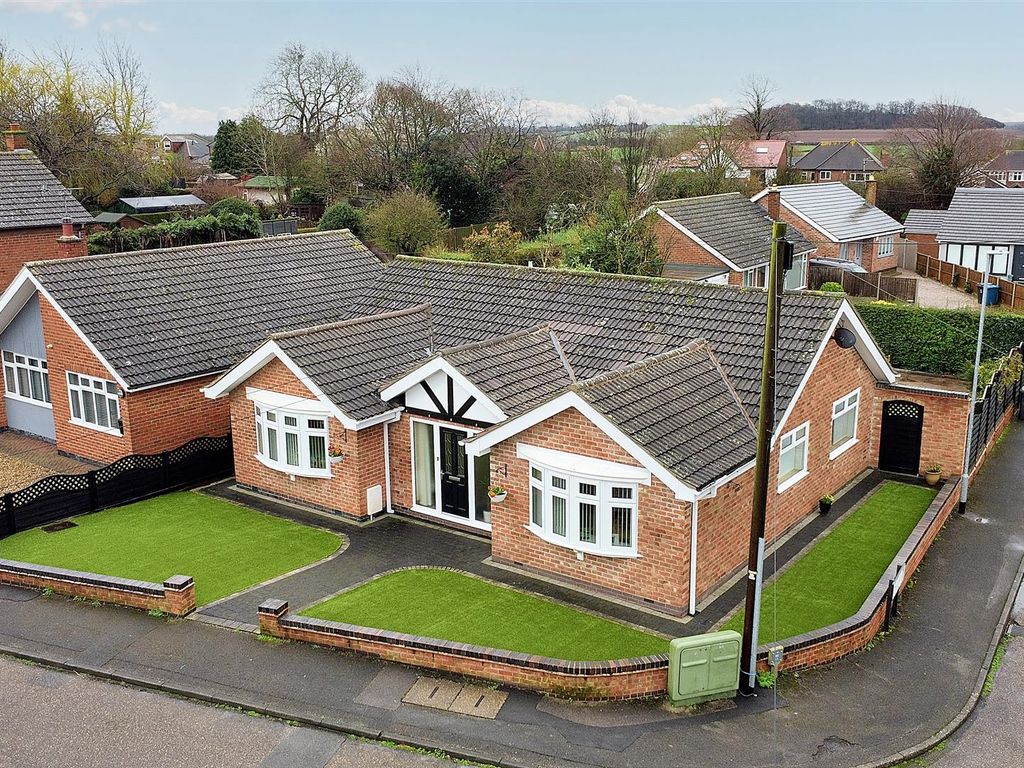 3 bed detached bungalow for sale in Sedgley Road, Tollerton, Nottingham