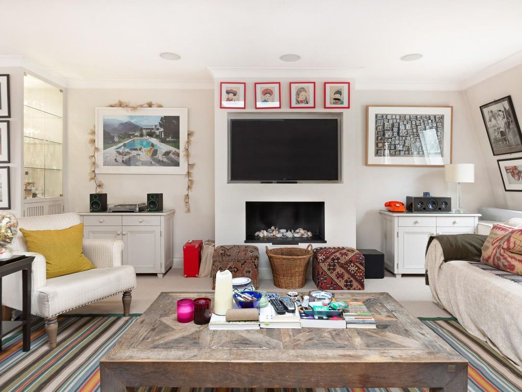 4 bed flat to rent in Bramham Gardens, Earls Court, London SW5, £5,633