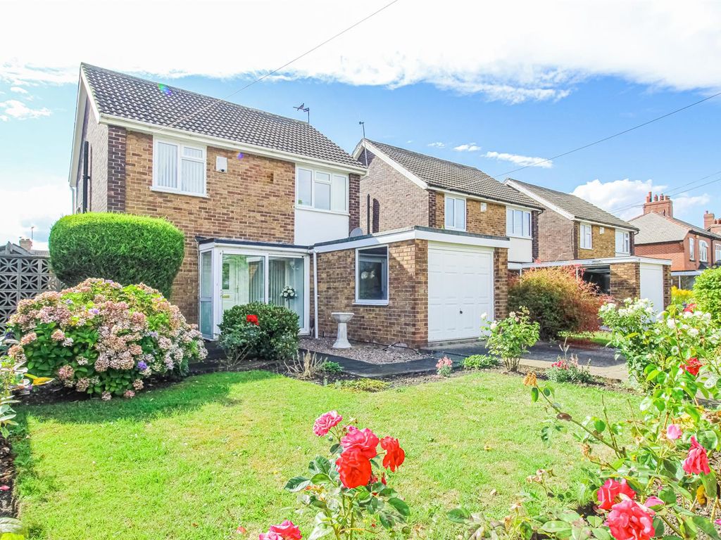 3 bed detached house for sale in Barnes Road, Castleford WF10, £160,000