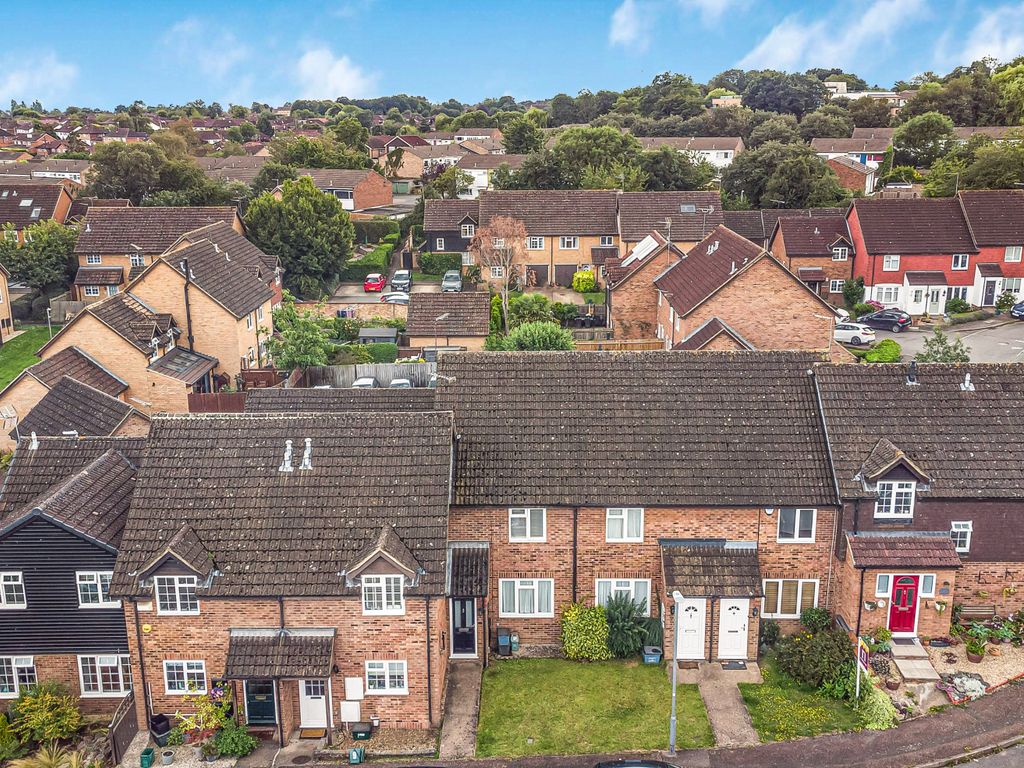 2 bed terraced house for sale in Aldbury Close, St Albans AL4, £450,000