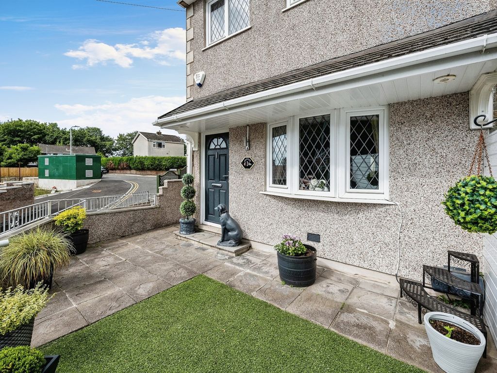 3 bed semidetached house for sale in Highlands Close, Neath Abbey