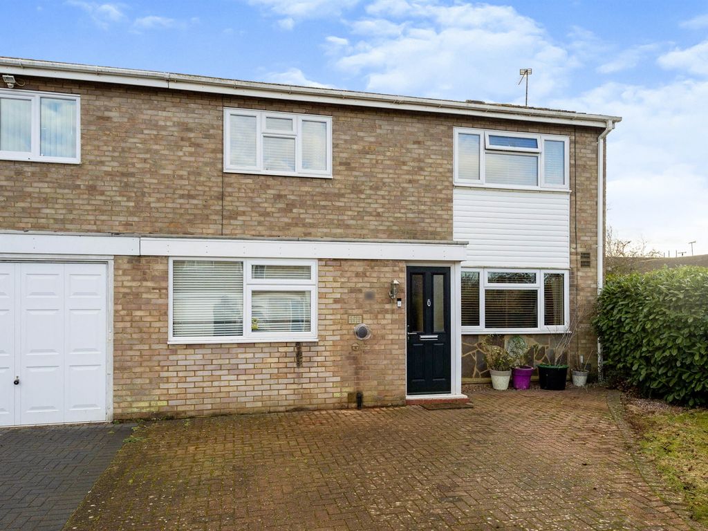 3 bed semidetached house for sale in Bakers Grove, Welwyn Garden City