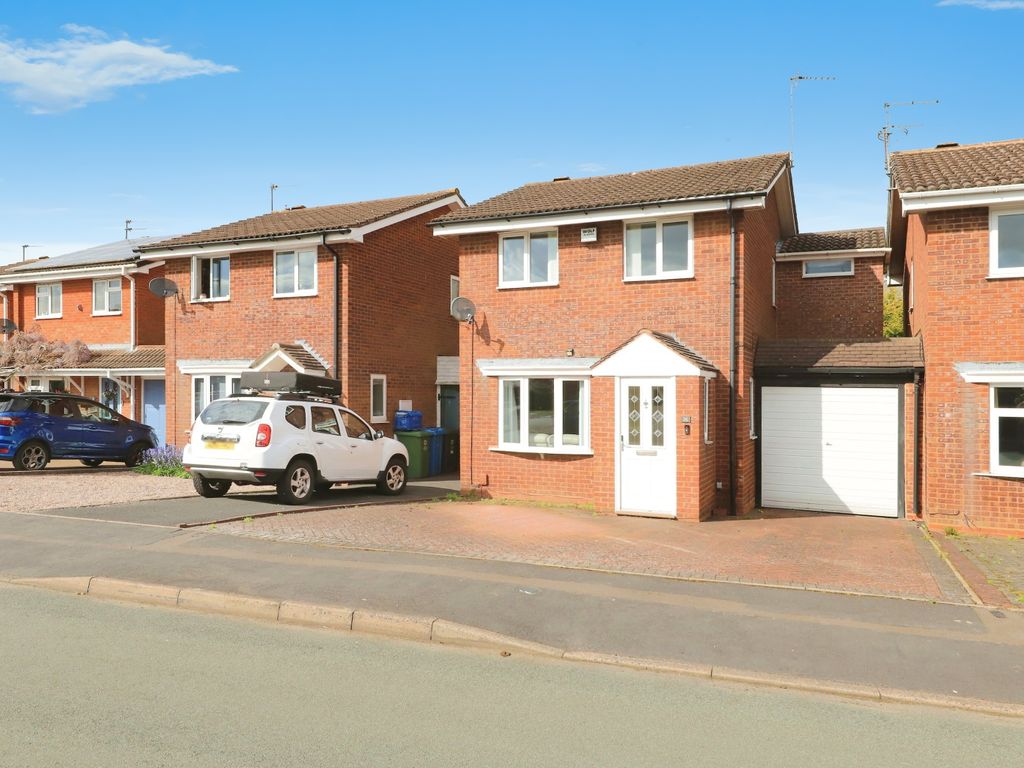 3 bed link detached house for sale in St. Andrews Drive, Perton
