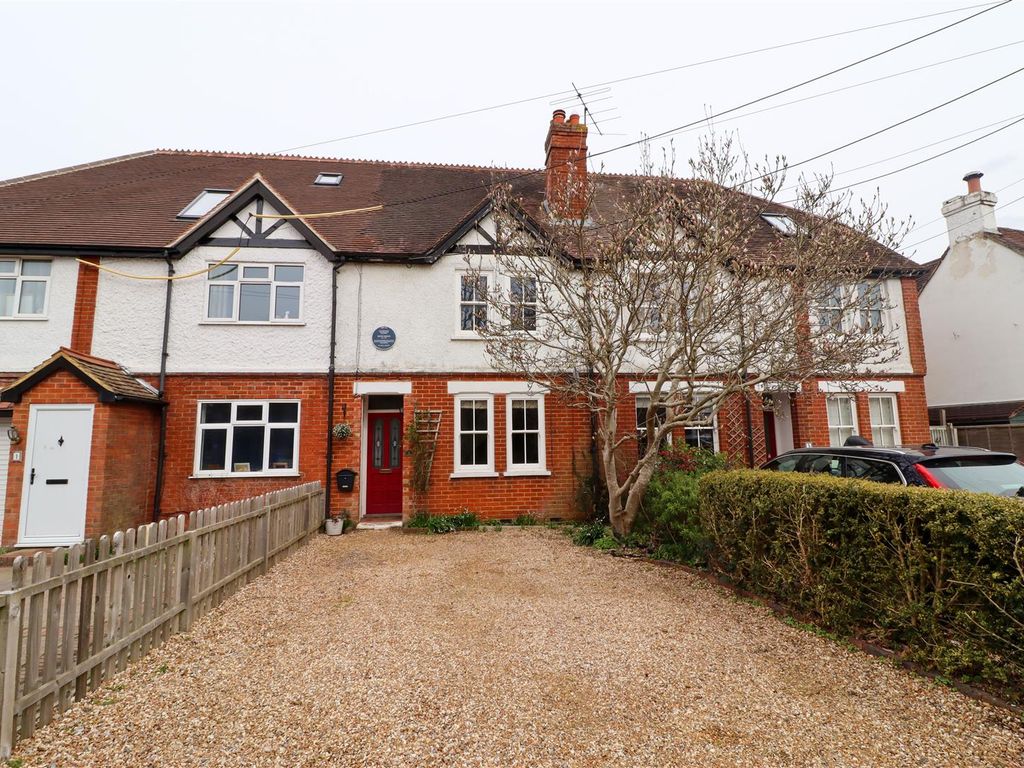 3 bed property for sale in The Street, Crookham Village, Fleet GU51