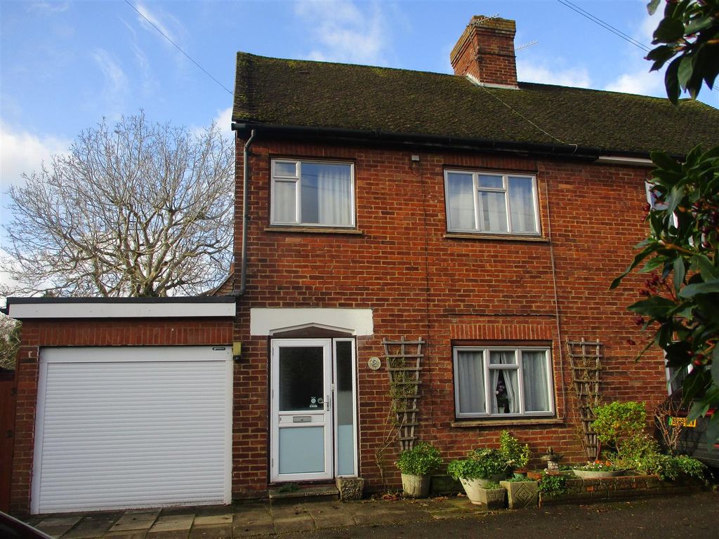 3 bed semidetached house for sale in Pickmoss Lane, Otford, Sevenoaks