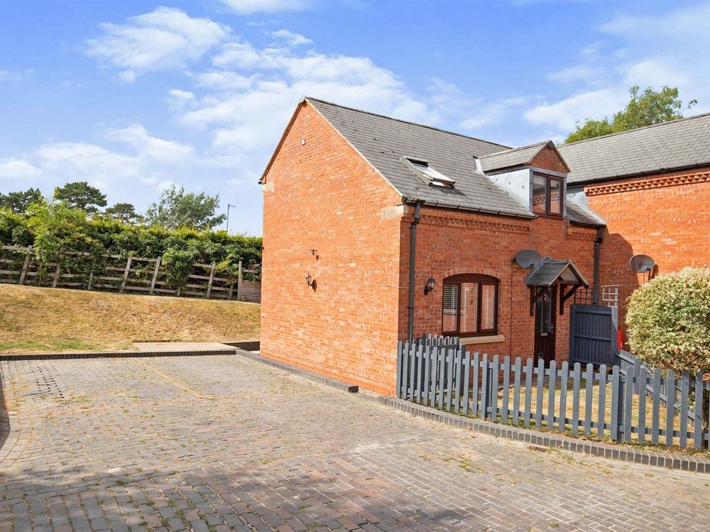 2 bed end terrace house for sale in Leamington Hastings Road