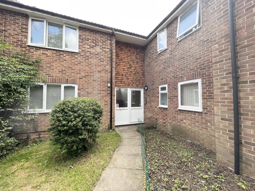 Studio for sale in Tewkesbury Close, Basingstoke, Hampshire RG24 Zoopla