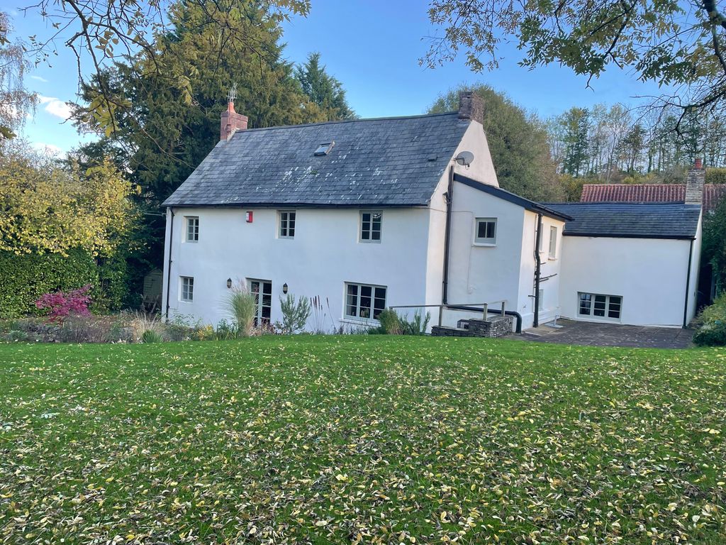 4 bed detached house to rent in Llantrisant, Usk, Monmouthshire NP15, £