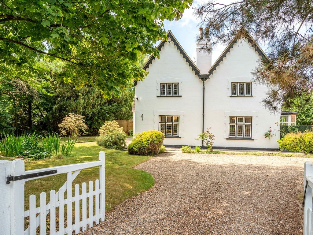 4 bed detached house for sale in Hoe Lane, Nazeing, Waltham Abbey