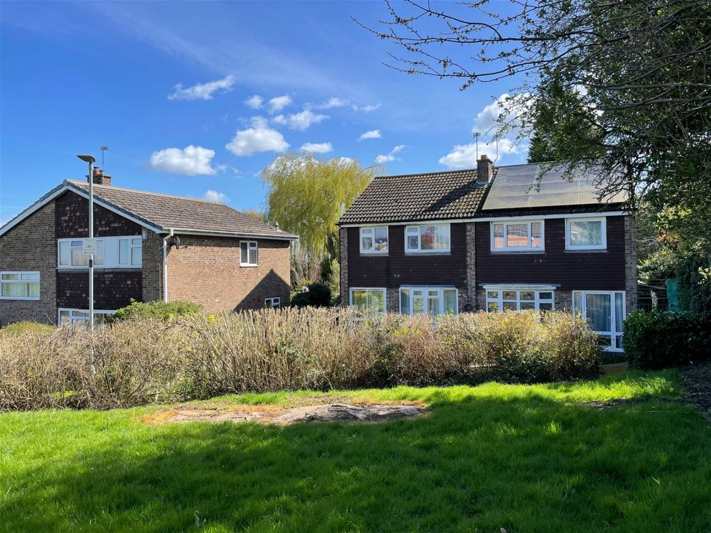 3 bed semidetached house for sale in Oakhurst Court, Loughborough LE11