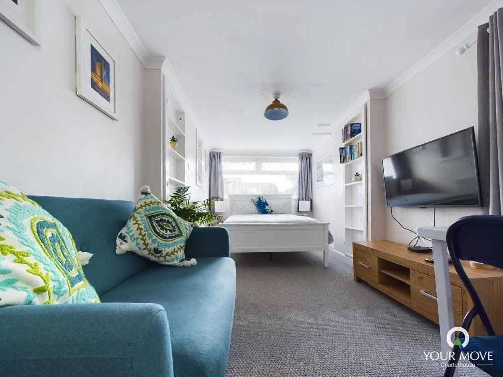 Studio to rent in Northumberland Avenue, Margate, Kent CT9, £800 pcm