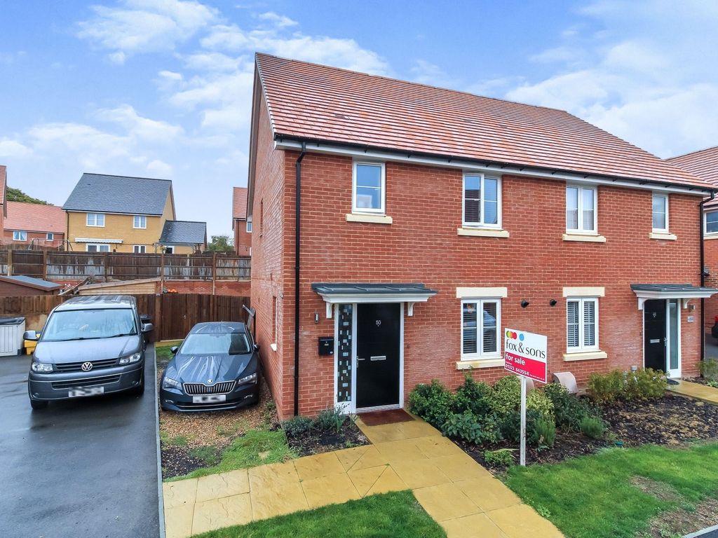 3 bed semidetached house for sale in Millstone Drive, Hailsham BN27