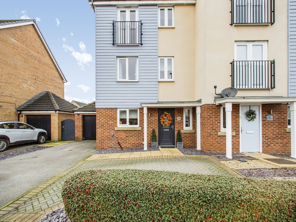 4 bed semidetached house for sale in Fircrest Way, WathUponDearne