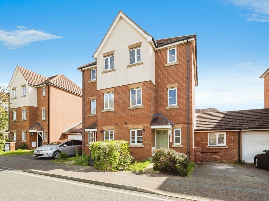 3 bed semidetached house for sale in Tallow Close, Dagenham RM9, £