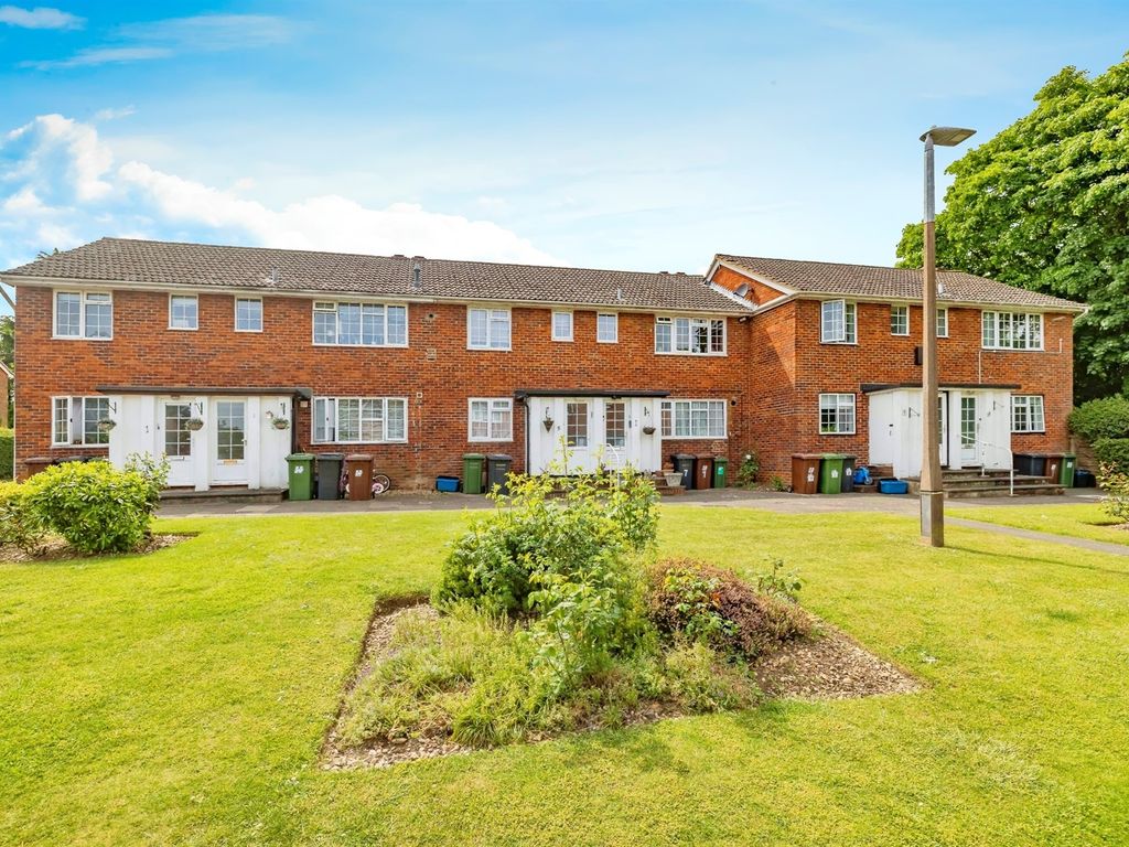 2 bed for sale in The Pantiles, Bushey Heath, Bushey WD23, £