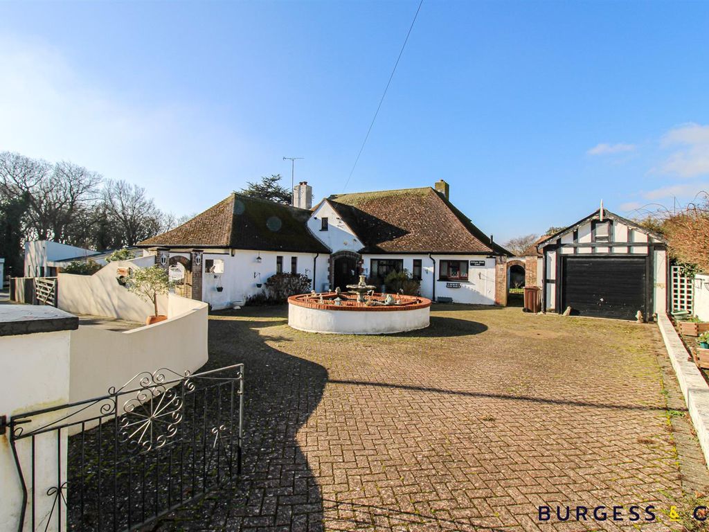 5 bed property for sale in Gillham Wood Avenue, BexhillOnSea TN39