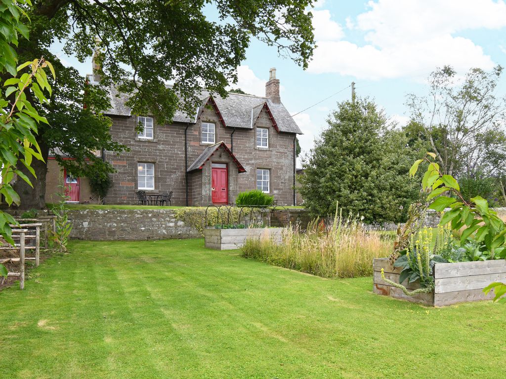 5 bed detached house for sale in Montrose DD10, £425,000 Zoopla