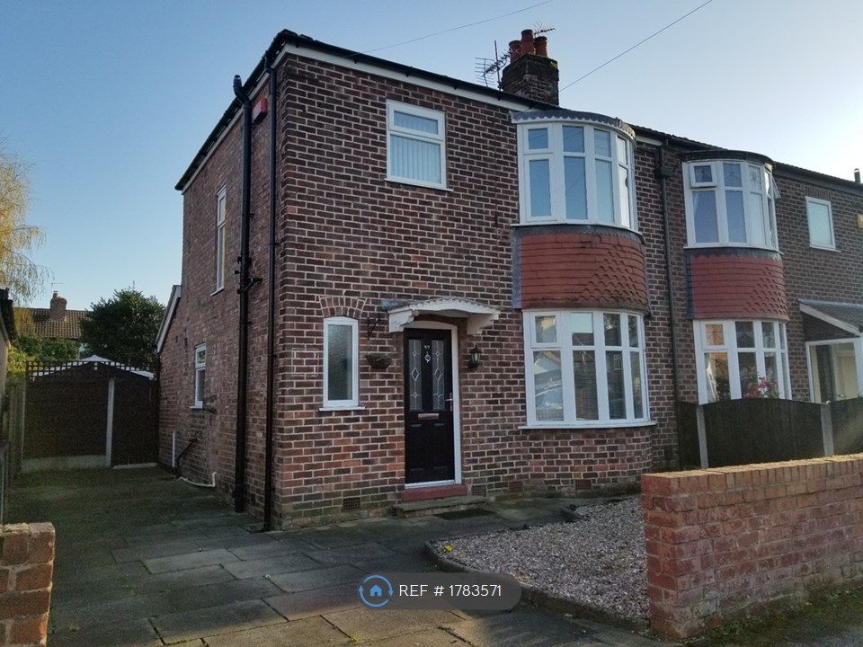 3 bed semidetached house to rent in Overton Crescent, Sale M33, £1,500
