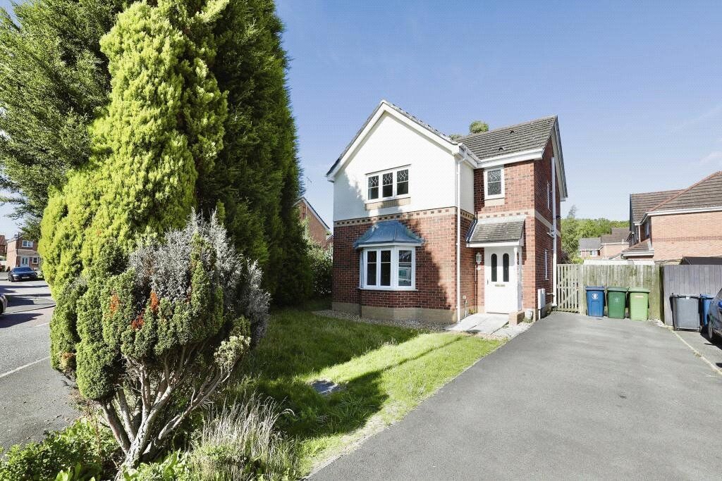 3 bed detached house for sale in De Haviland Way, Skelmersdale, Lancashire WN8, £220,000 Zoopla