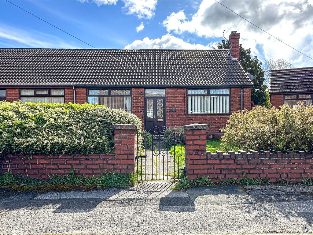 2 bed semidetached house for sale in Lyndhurst Avenue, Chadderton