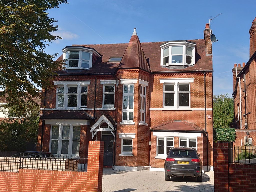 1 bed flat for sale in Montpelier Road, Ealing, London W5, £475,000