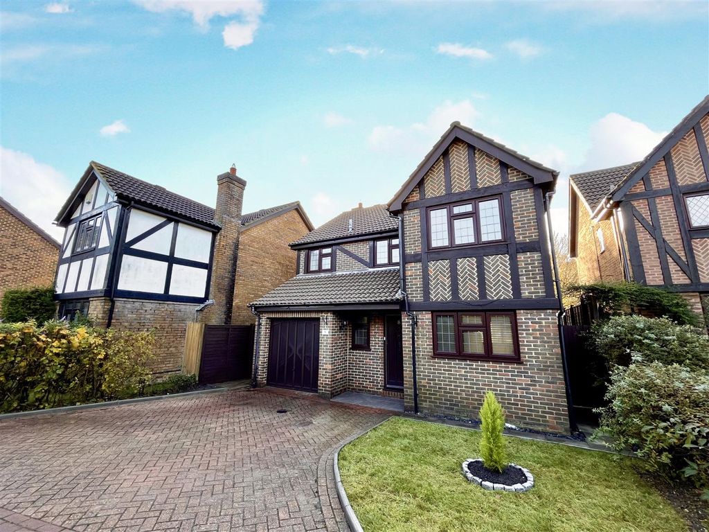 4 bed detached house to rent in Henley Gardens, Bournemouth, Dorset BH7