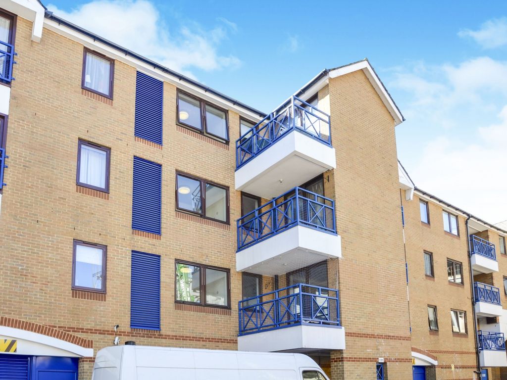 1 bed flat to rent in Caversham House, Lady Booth Road, Kingston Upon Thames KT1, £1,350 pcm