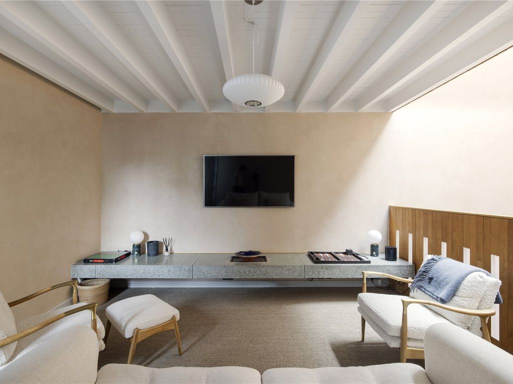 2 bed mews house to rent in Alba Place, Notting Hill, London W11, £