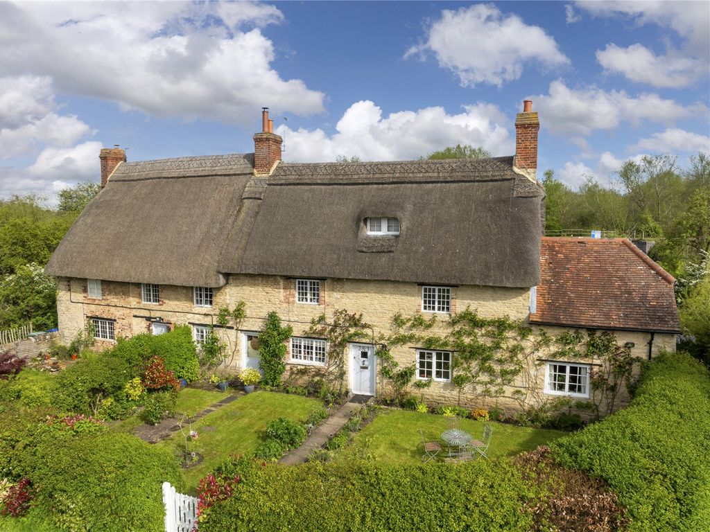 6 bed detached house for sale in Canal Yard, Thrupp, Kidlington