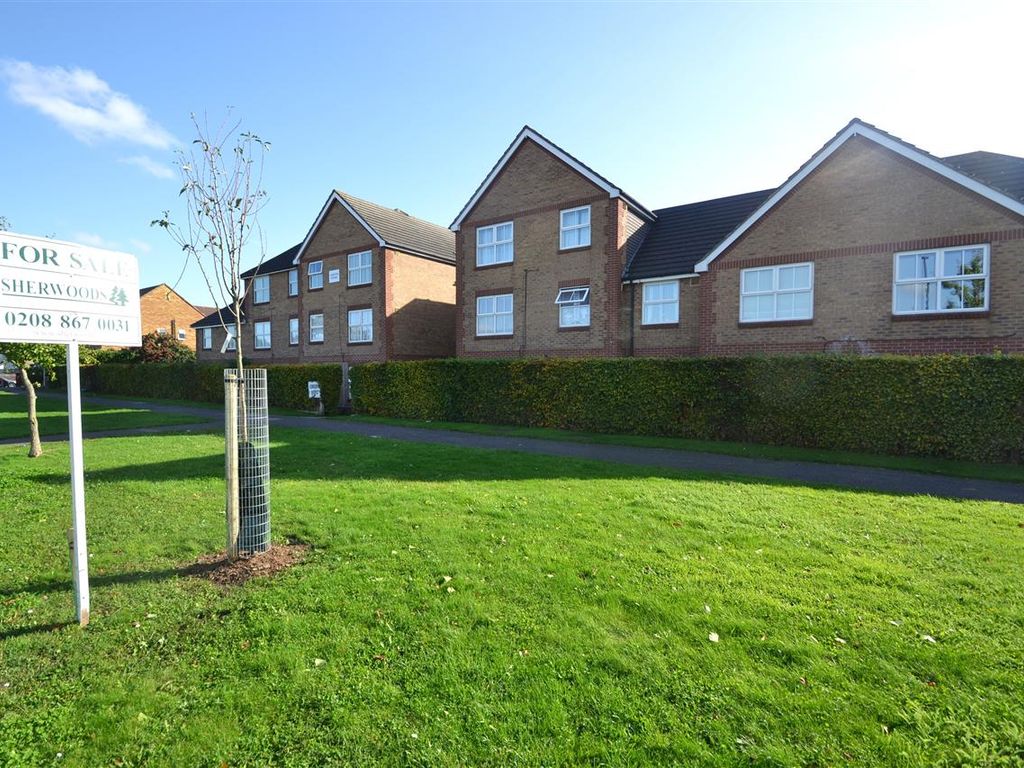 1 bed flat to rent in Carlton House, 413 419 Staines Road, Bedfont