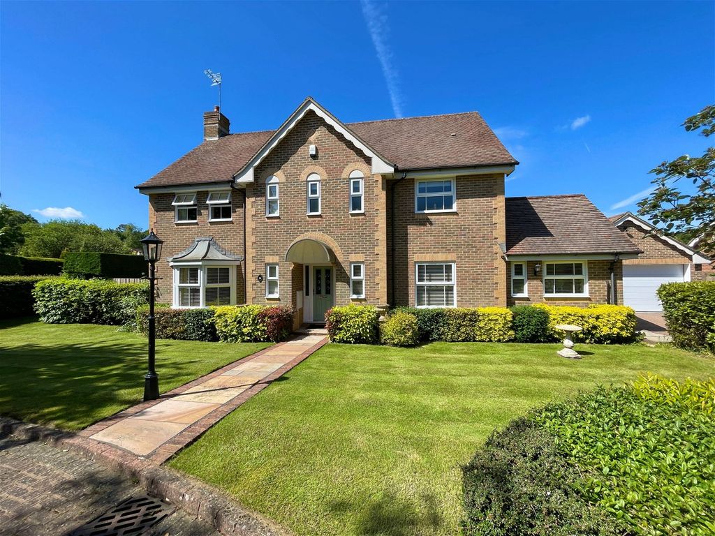 4 bed detached house for sale in Nutfields, Ightham, Sevenoaks TN15, £