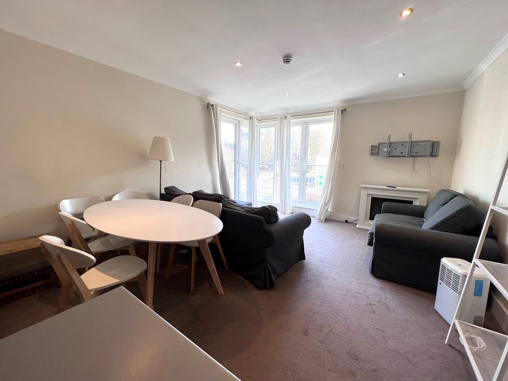 2 bed flat to rent in Park Lane, East Croydon, Surrey CR0, £1,500 pcm