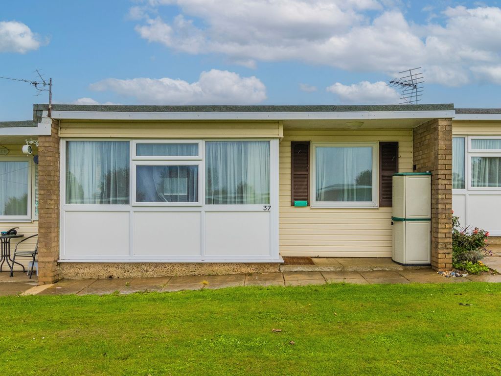 2 bed mobile/park home for sale in Newport Road, Hemsby NR29, £25,000
