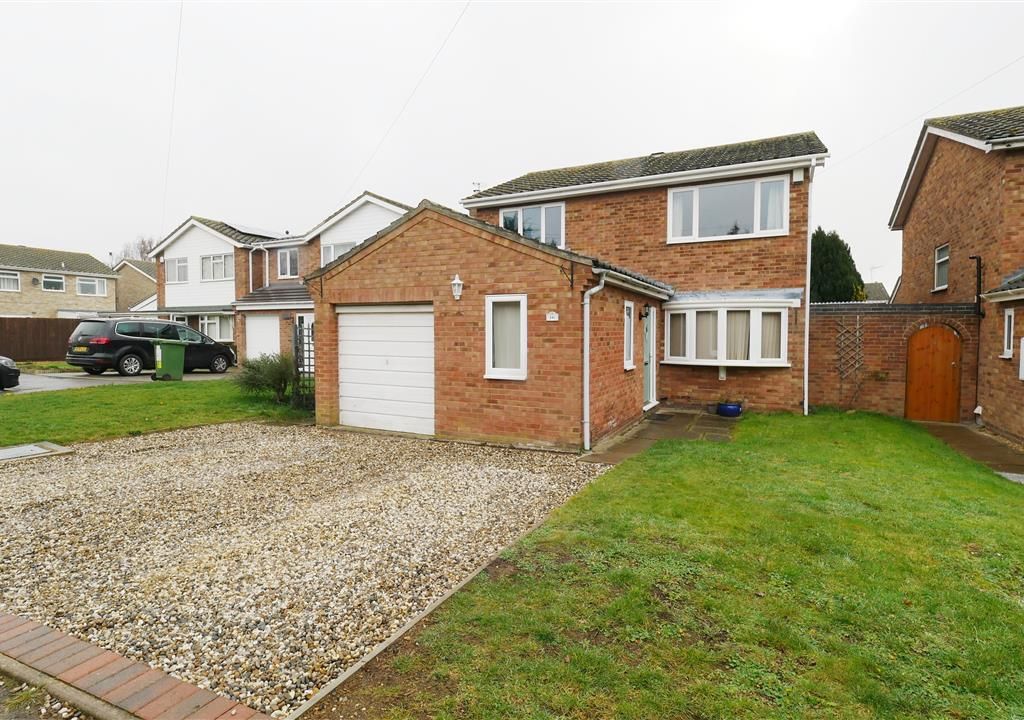 4 bed detached house to rent in Orchard End, Bluntisham, Huntingdon