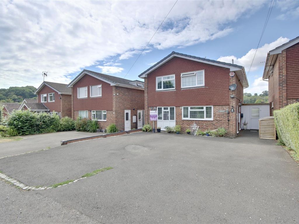 4 bed detached house for sale in South Road, Horndean, Waterlooville