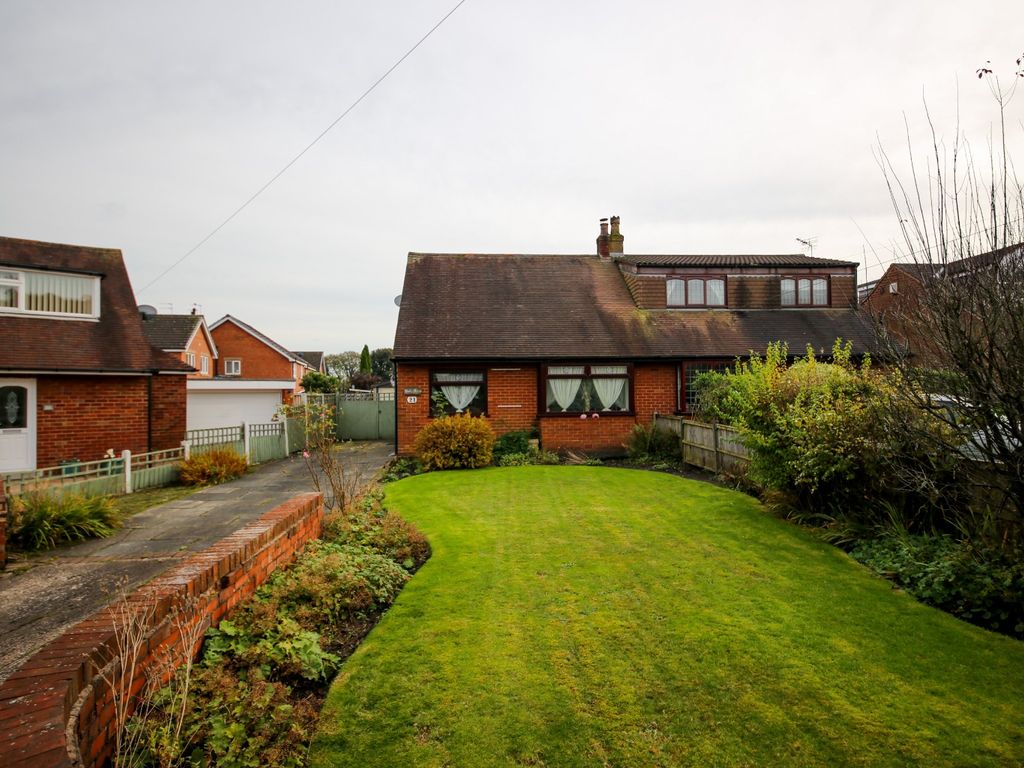 2 bed semidetached bungalow for sale in Coppice Drive, Billinge, Wigan