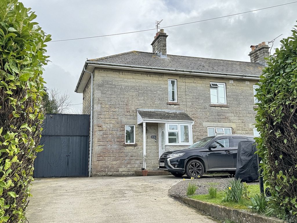 3 bed semidetached house for sale in Somerset BA8, £