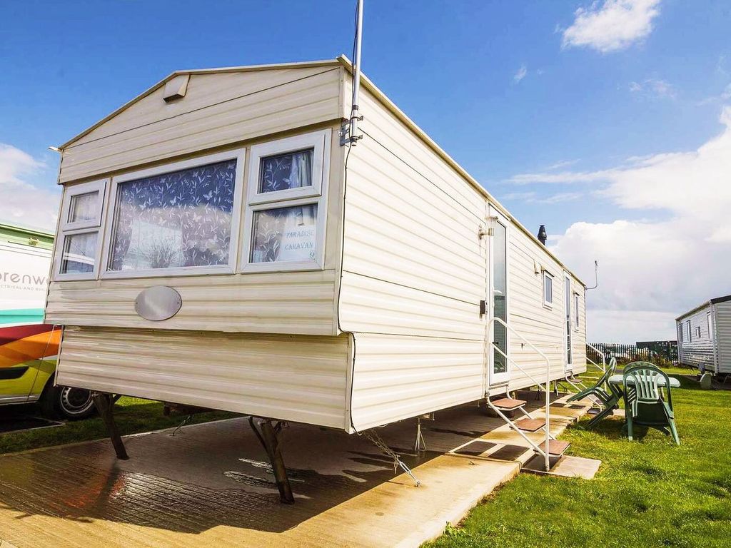 3 bed mobile/park home for sale in Clacton On Sea, Clacton On Sea CO15