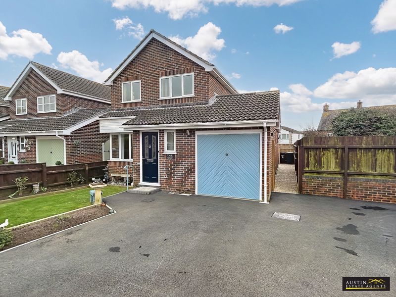 3 bed detached house for sale in Fishermans Close, Chickerell, Weymouth