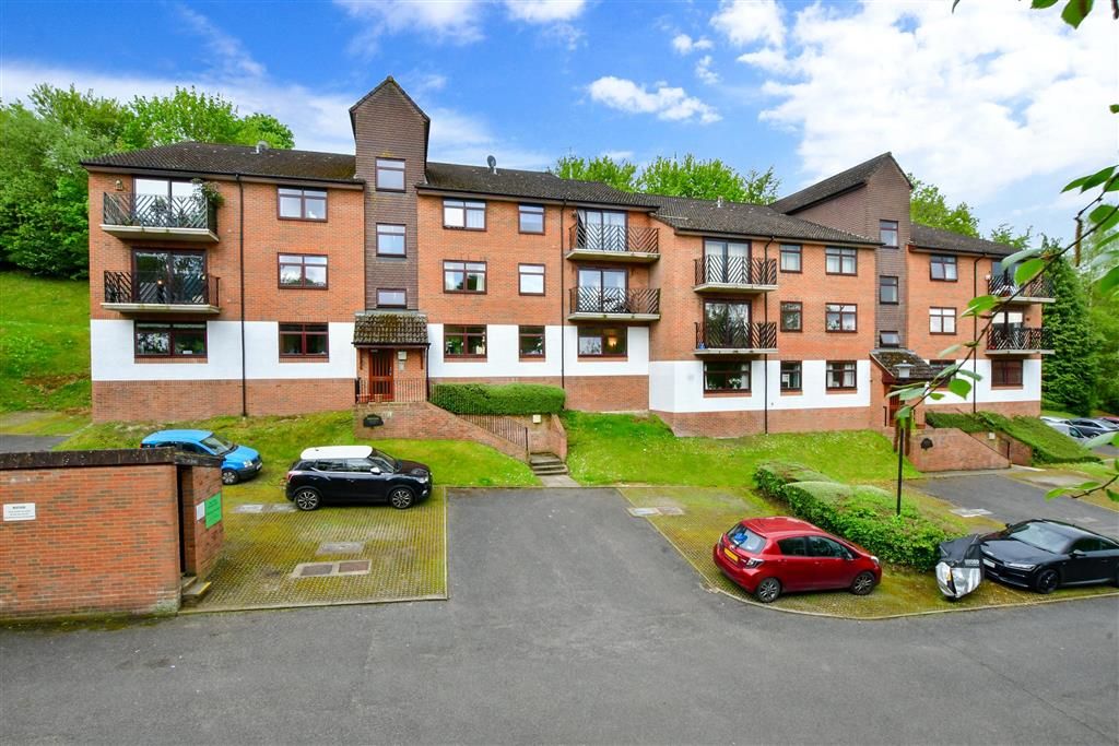 2 bed flat for sale in Hillside Road, Whyteleafe, Surrey CR3 Zoopla