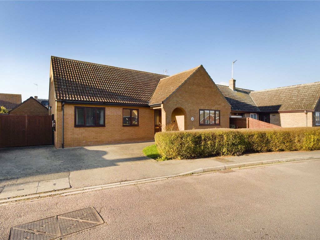 3 bed bungalow for sale in Aversley Road, Sawtry, Huntingdon