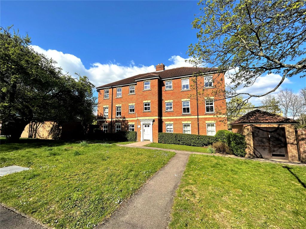 2 bed flat for sale in Debden House, Sycamore Rise, Bracknell