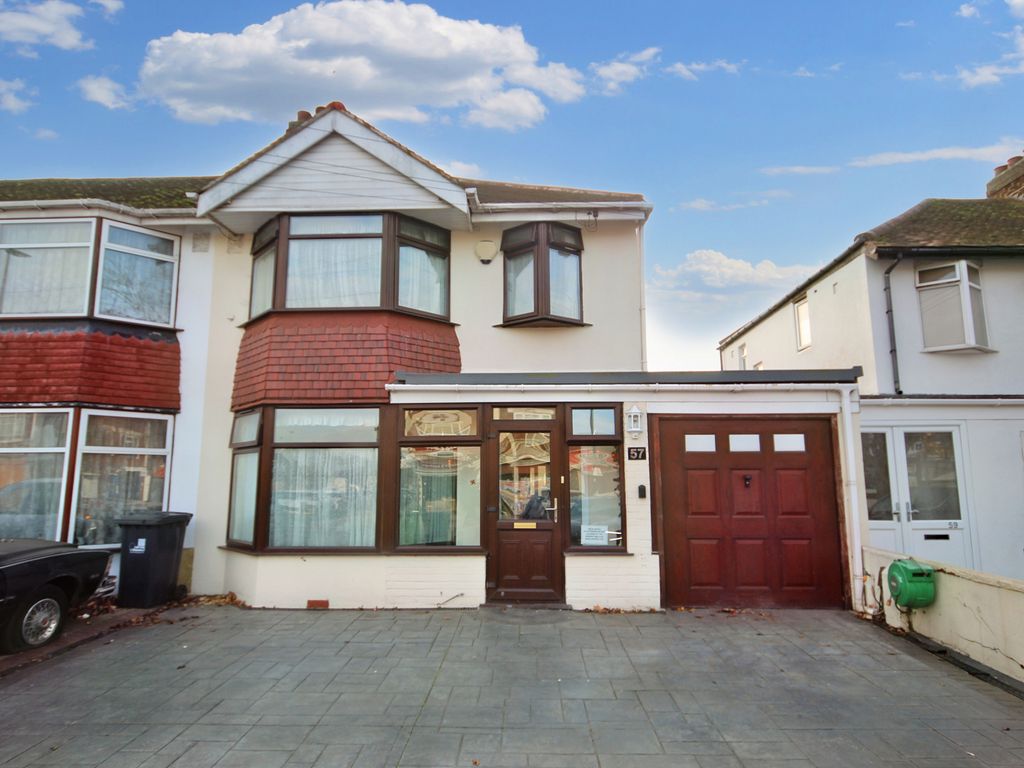 4 bed semidetached house for sale in Bilton Road, Perivale, Middlesex