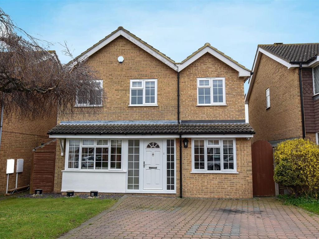 4 bed detached house for sale in The Hedgerows, Northfleet, Gravesend