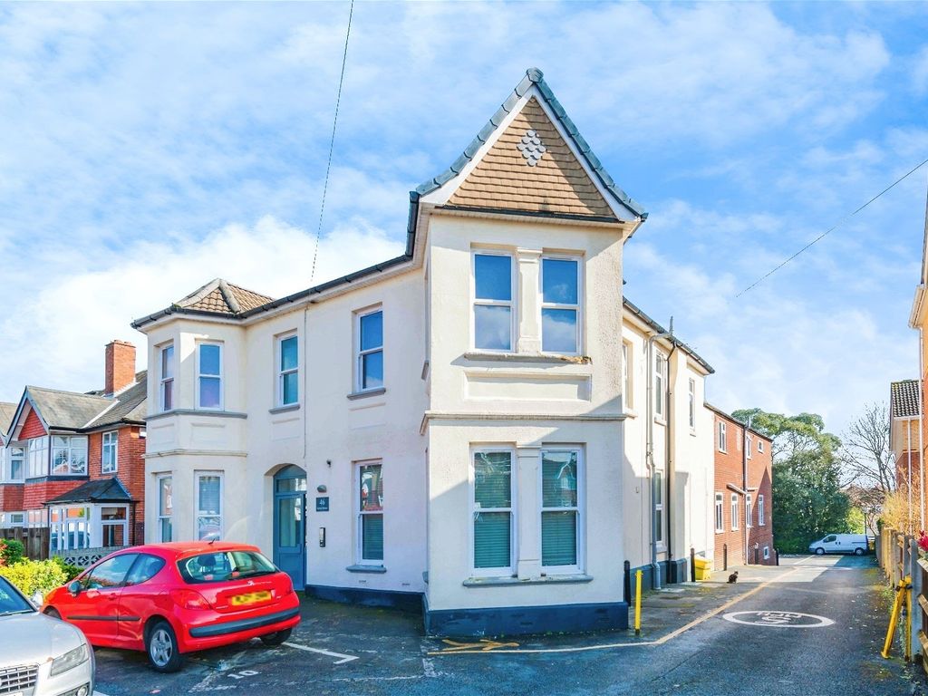 2 bed flat for sale in Peartree Avenue, Bitterne, Southampton SO19, £