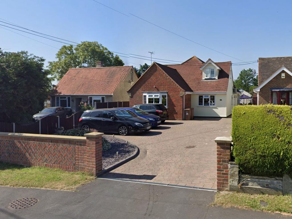 5 bed detached house for sale in Jubilee Avenue, Broomfield, Chelmsford